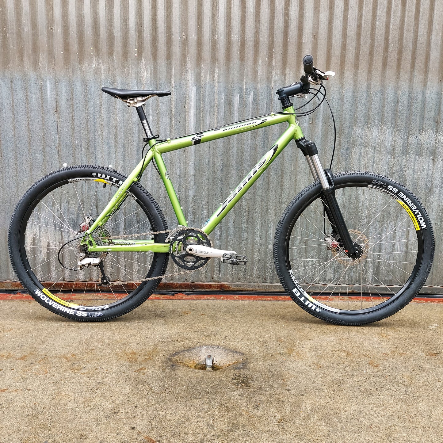 Mountain Bike - Green Front Suspension - Studio Rental