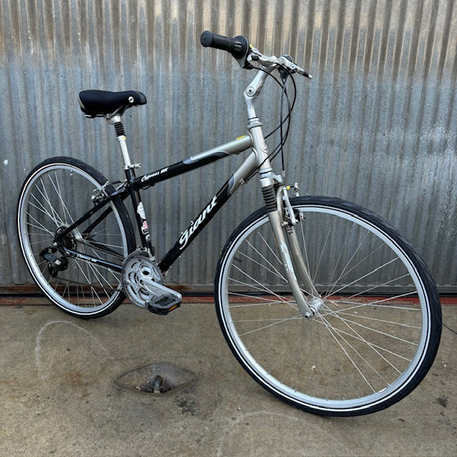 Giant Hybrid Used City Bike Coco's Variety Giant Hybrid Used City Bike Coco's Variety