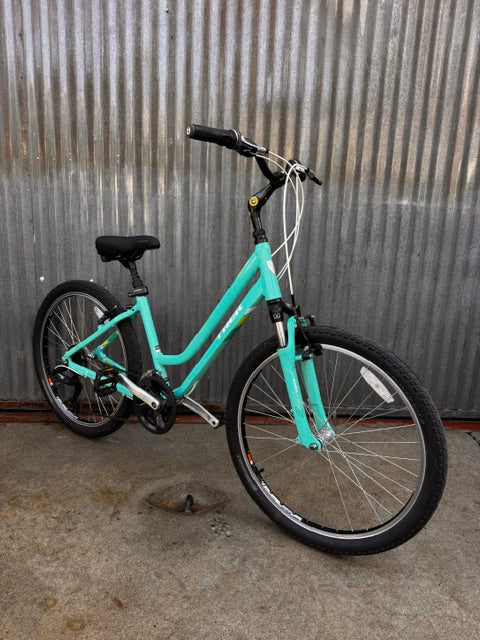 trek bicycles used 7.2FX 700C 24 Speed Hybrid Bike w/ Computer (Needs New Tire & Tune Up) cssportinggoods Trek Hybrid Bikes Used Women's