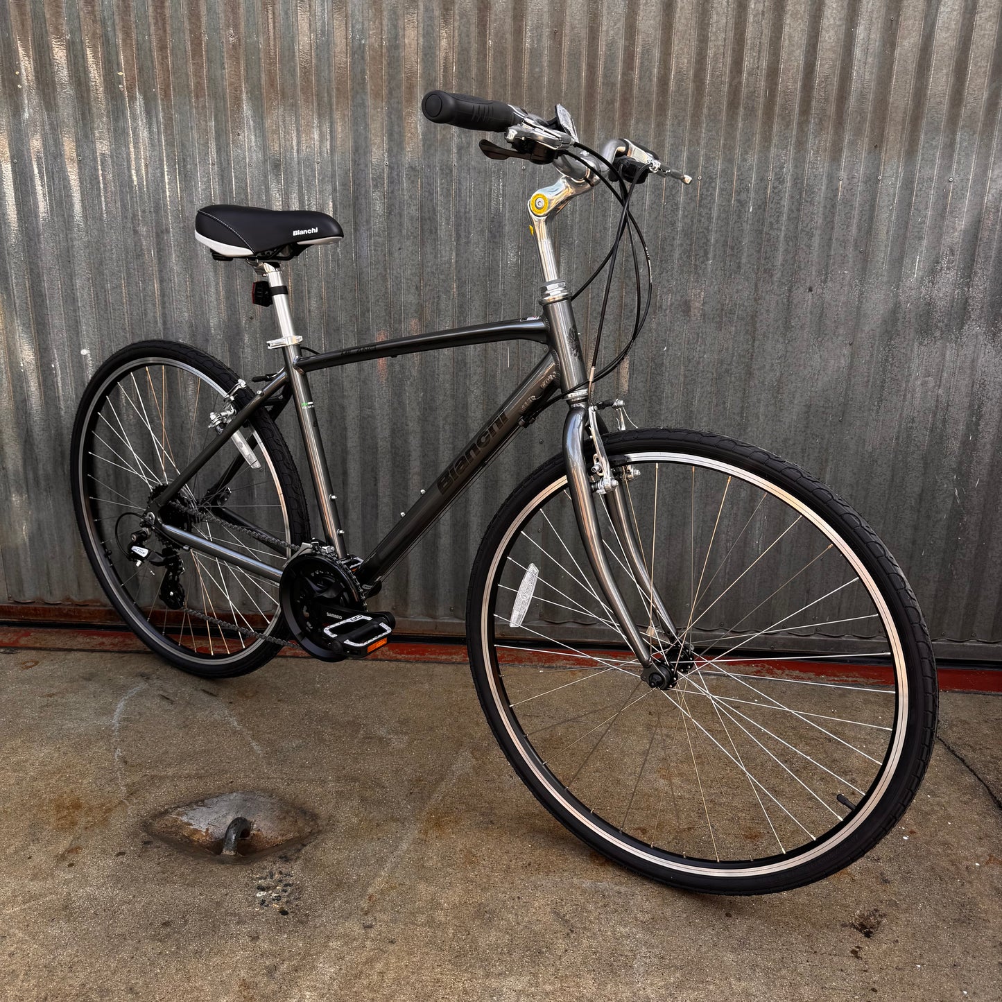 Bianchi Milano Hybrid Bicycle - Brand New City Bike from Legendary Manufacturer