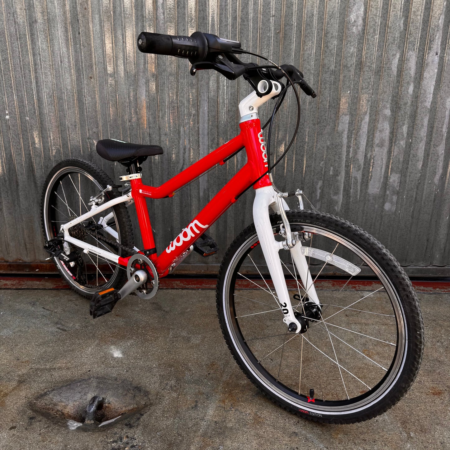Used woom 4 Refurbished and Warrantied Kid's Bike