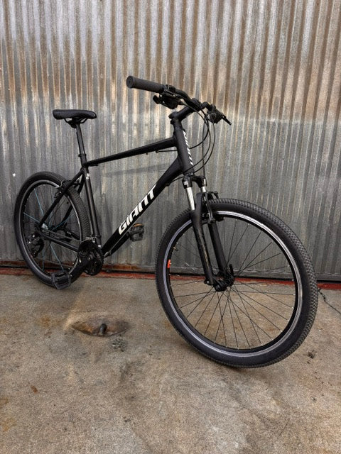Used Giant XL Mountain Bike