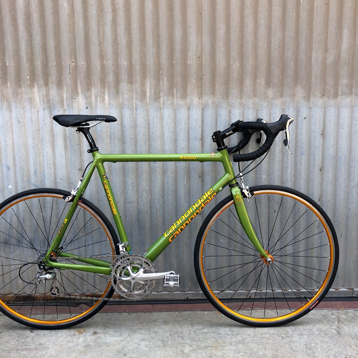 Cannondale Vintage R1000 Ultegra/105 Road Bike