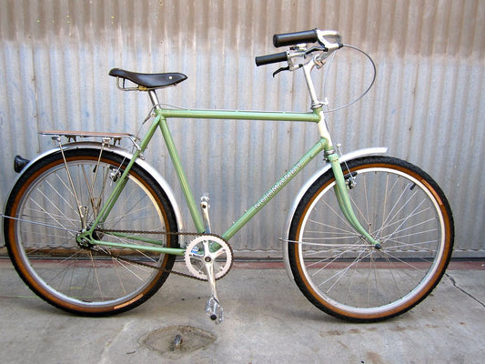 Gentlemen's City Bike - Classic Sage and Cream Bicycle - Studio Rental