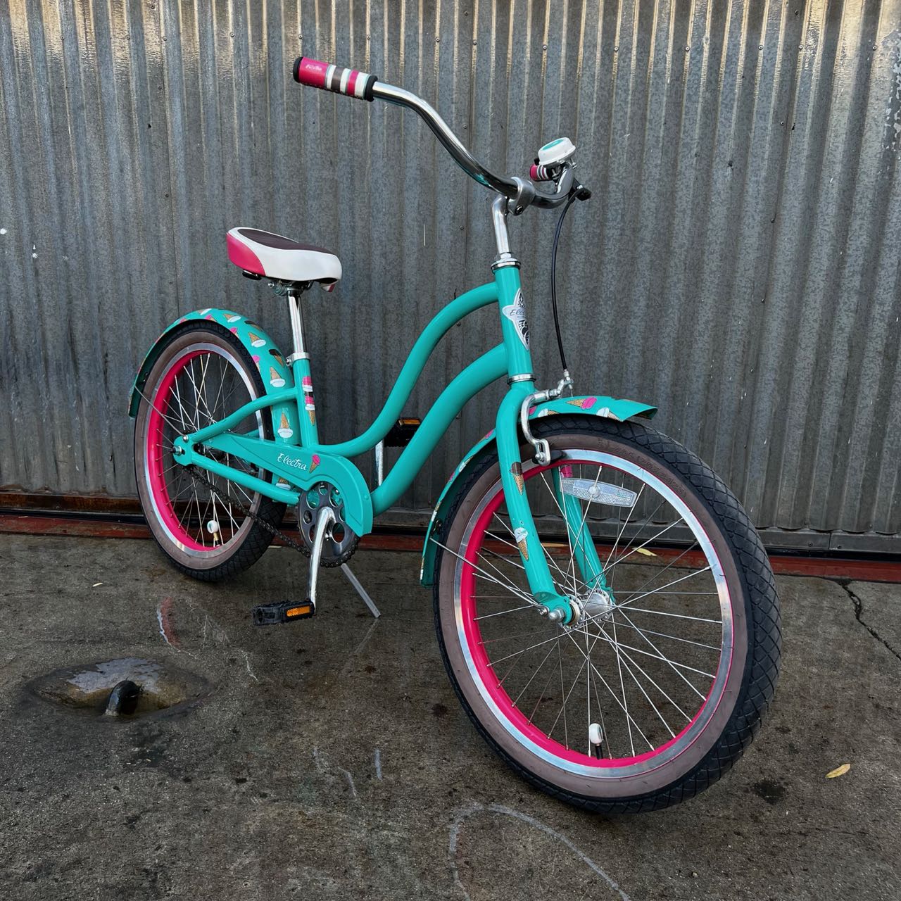 Electra Cruiser 20" Kid's Ice Cream Cone Edition