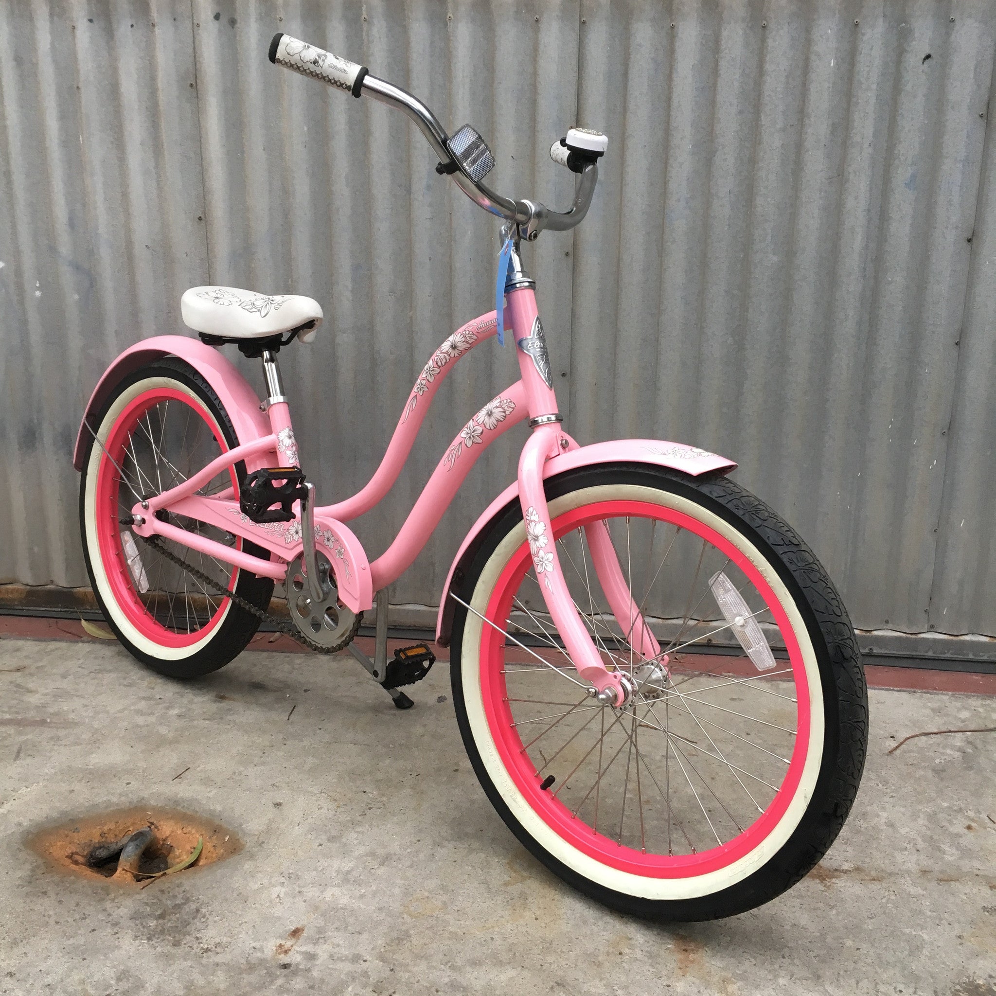 electra hawaii bicycle 20" Cruiser Coco's Variety The Electra electric bike system is powered by a fully integrated battery and provides pedal support through three levels of assistant via the rear bushing motor 2015 Electra Hawaii 3i Ladies