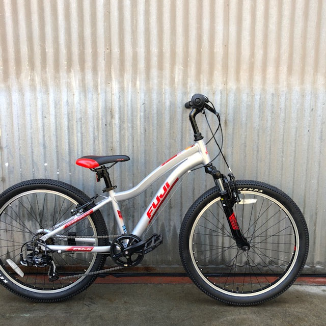 Fuji Dynamite Big Kid's Mountain Bike with 24" Wheels