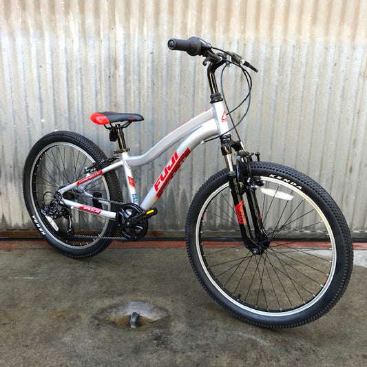 Fuji Dynamite Big Kid's Mountain Bike with 24" Wheels