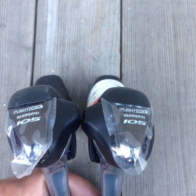 Brand New Shimano 105 ST-5600 Shifters
