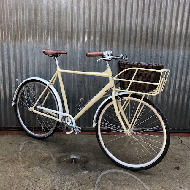 city bike gear Gentleman's City Bike with Big Rack / Basket - Gary Fisher
