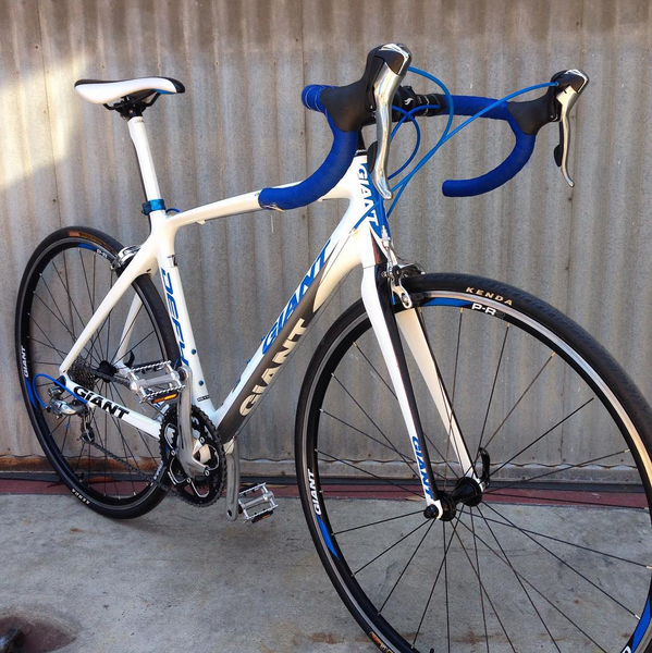 Giant Defy Advanced Road Bike - Main Image
