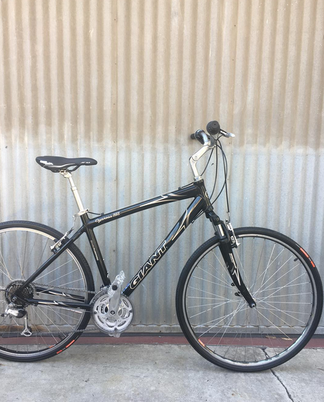 Giant Cypress DX Practical, Quality, Modern City Bike
