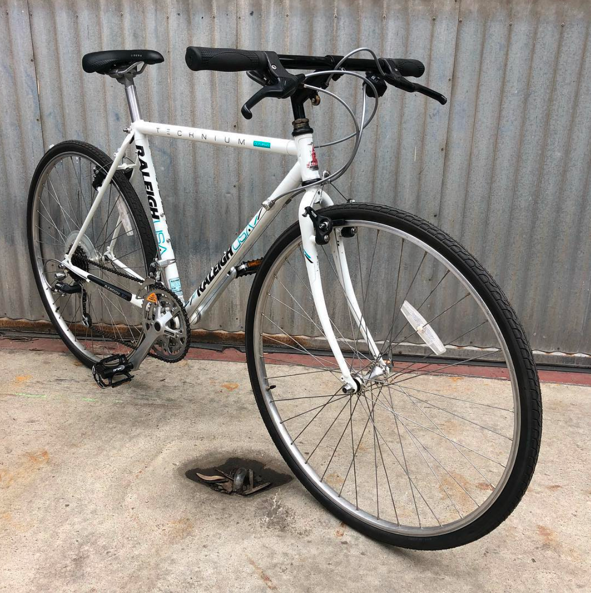 Raleigh flat deals bar road bike