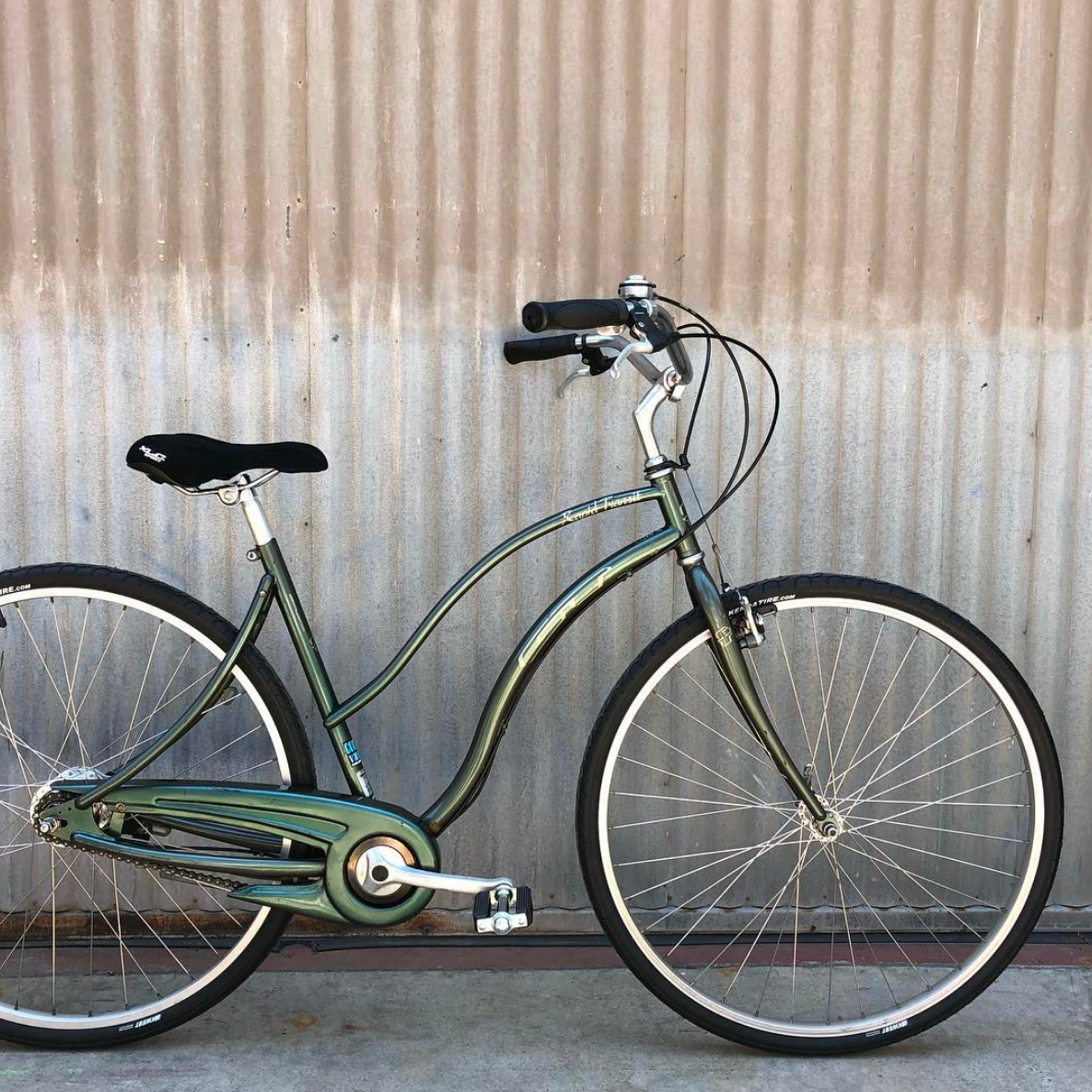 GT 7-speed Internal Hub City Bike
