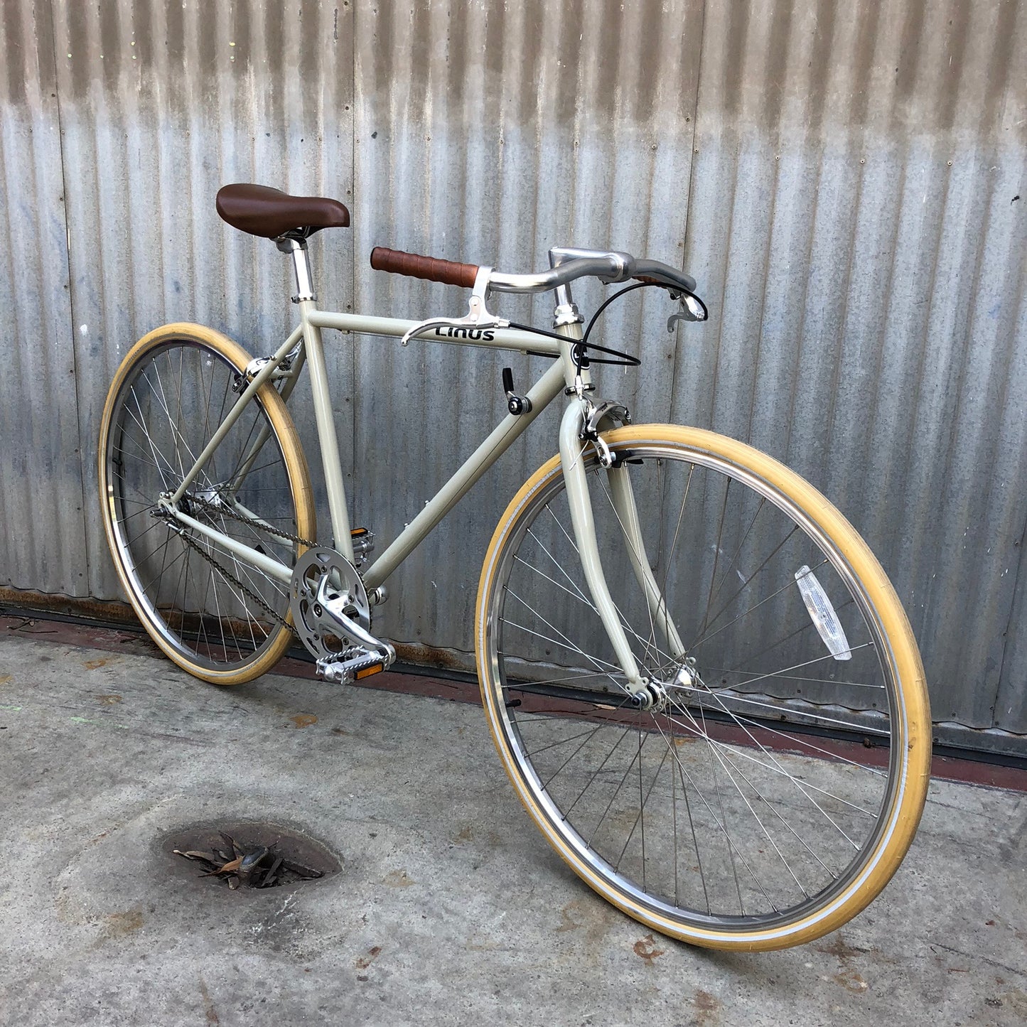 Gentlemen's Linus Gaston City Bike - Studio Rental