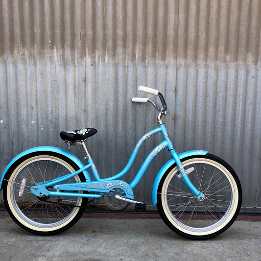 Kid's Stepthrough Vintage Style Child's Blue Cruiser - Studio Rental