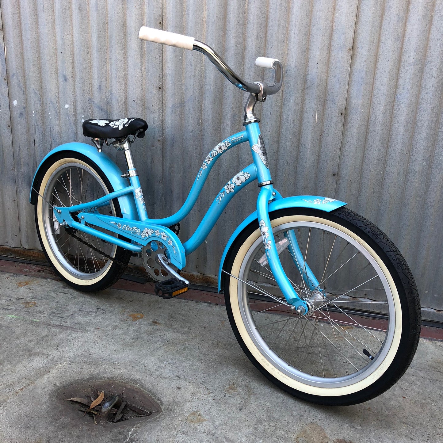 Kid's Stepthrough Vintage Style Child's Blue Cruiser - Studio Rental