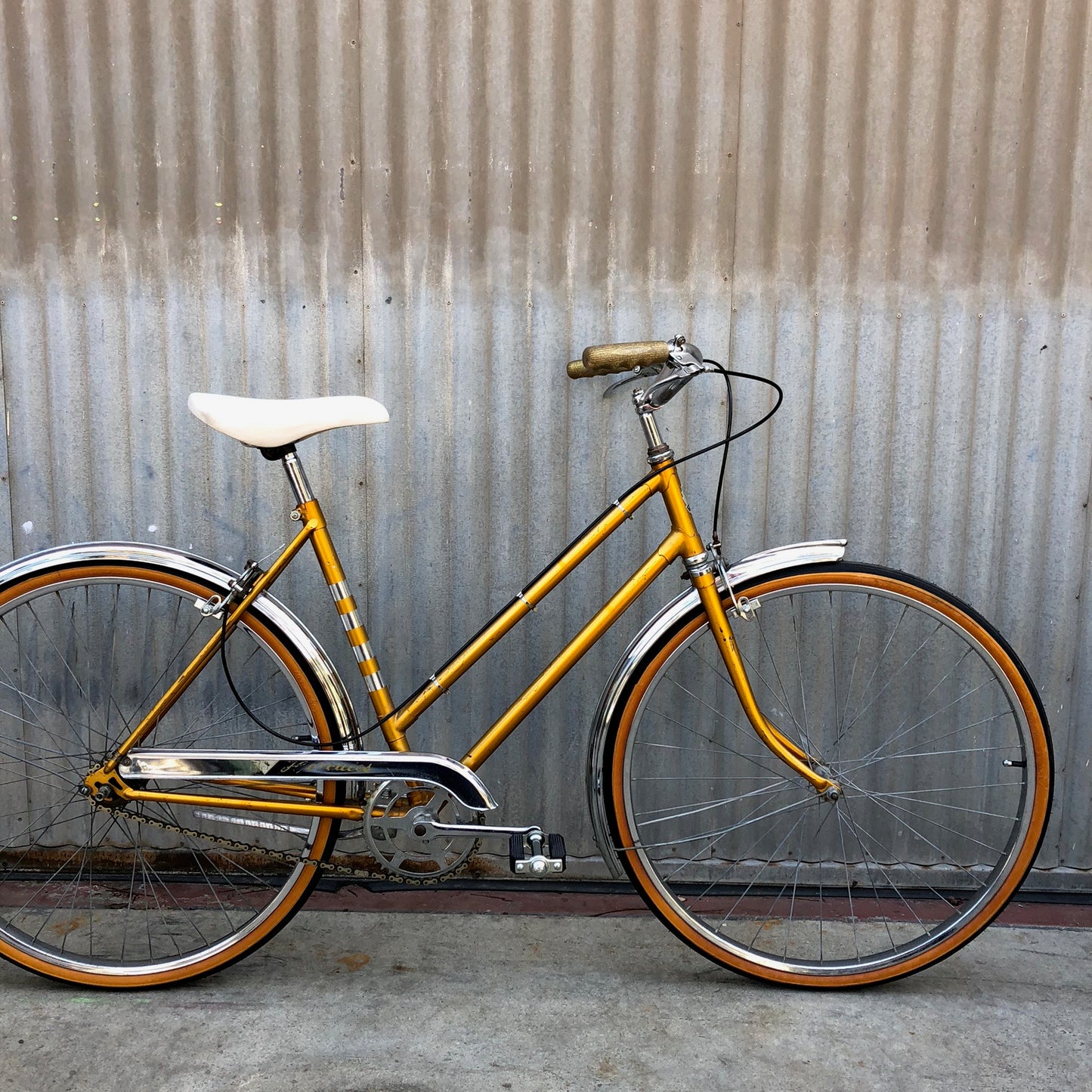 Women's City Bike Stepthrough - Classic Gold English Bicycle - Studio Rental