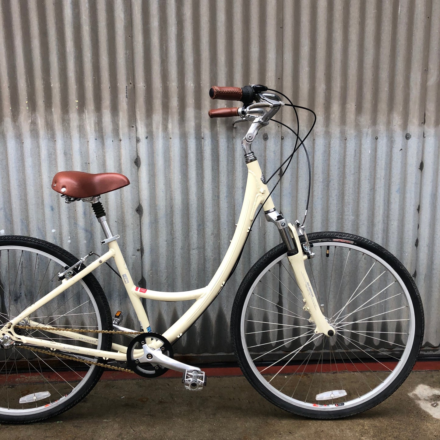 Globe (by Specialized) Extreme Comfort Upright City Bike