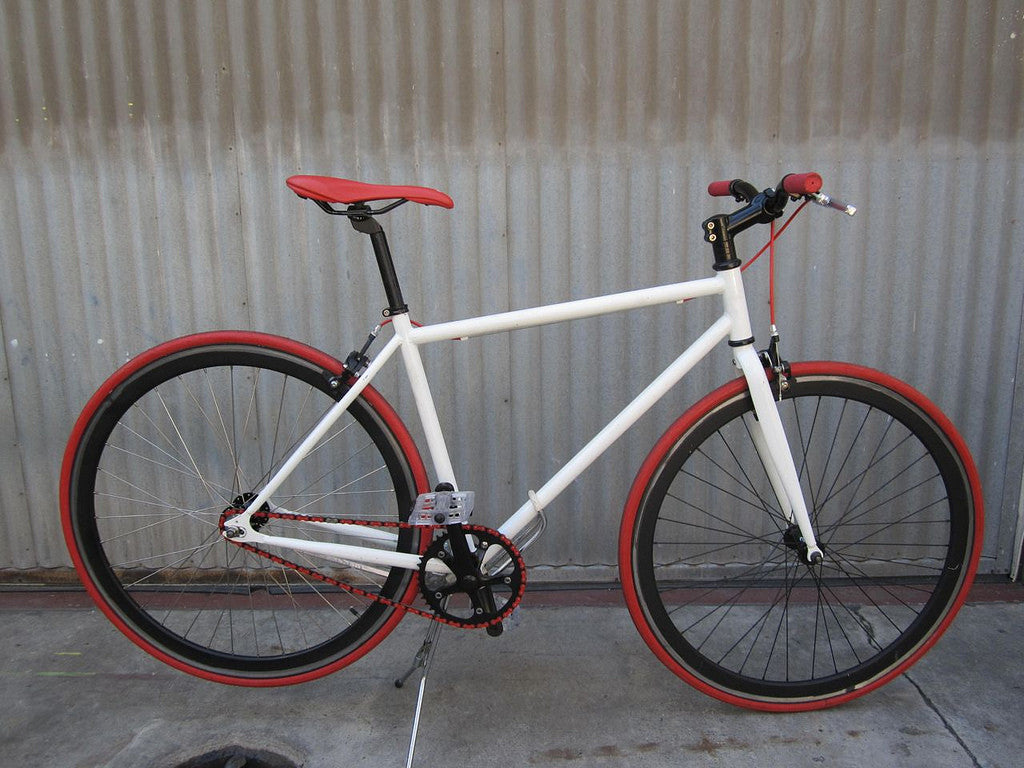 Performance Fixie - White Urban Bike - Studio Rental