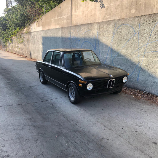 BMW 2002 - 1976 - Classic Vintage Sports Sedan - Picture Car Studio Rental