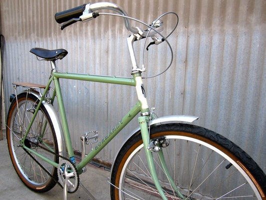 Gentlemen's City Bike - Classic Sage and Cream Bicycle - Studio Rental
