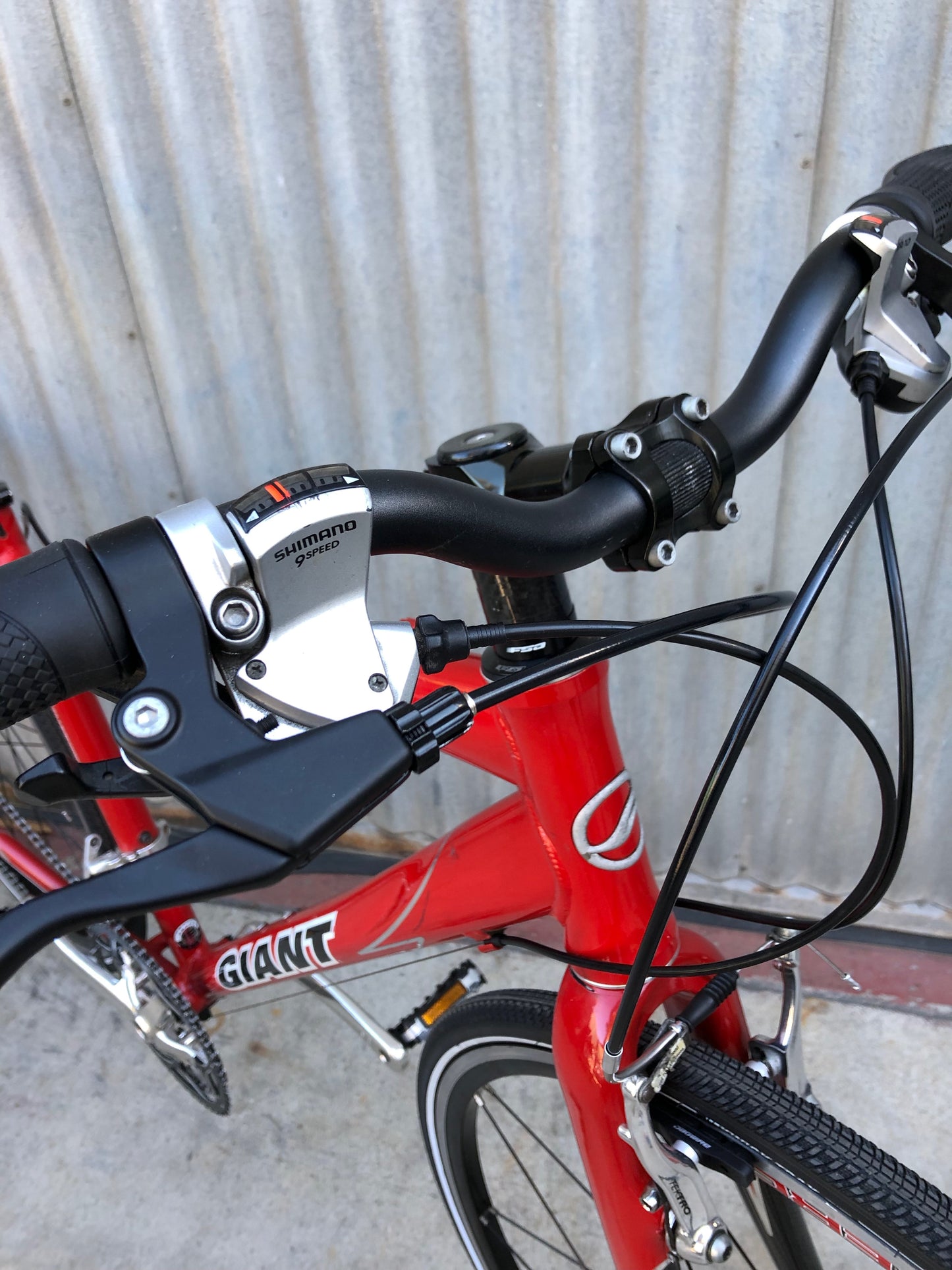 Giant Cypress SL City Bike - Light Aluminum and Carbon - Flatbar Ultegra