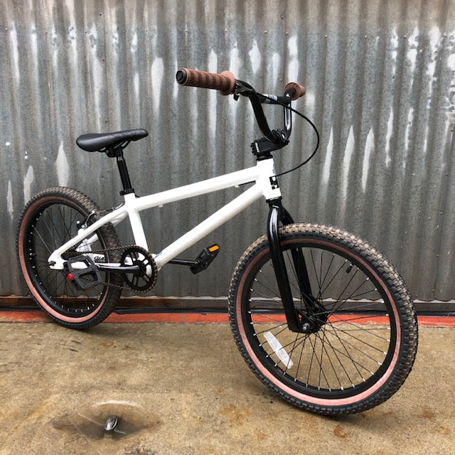 Giant bmx bike price new arrivals