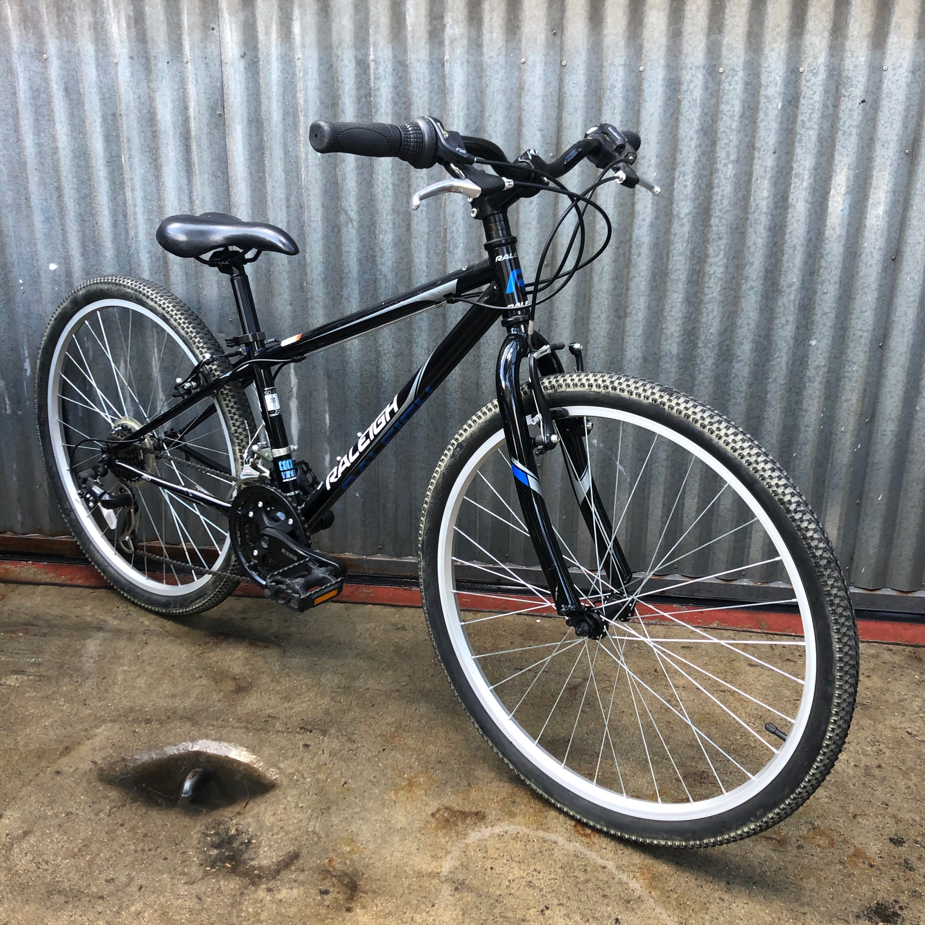 Raleigh coco best sale mountain bike