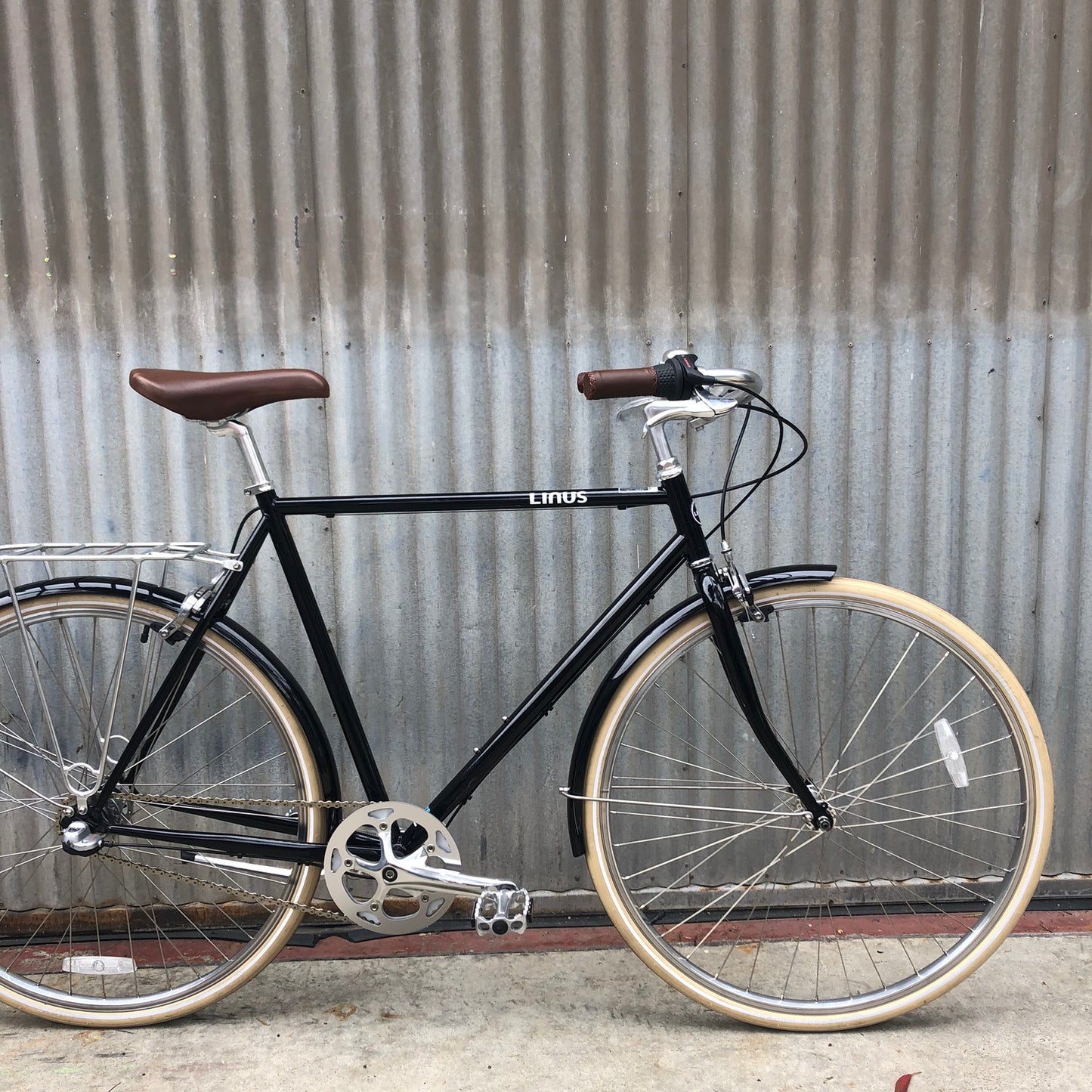 Linus Roadster 3-speed Large - Discount for Scratches in Paint - Was used on commercial