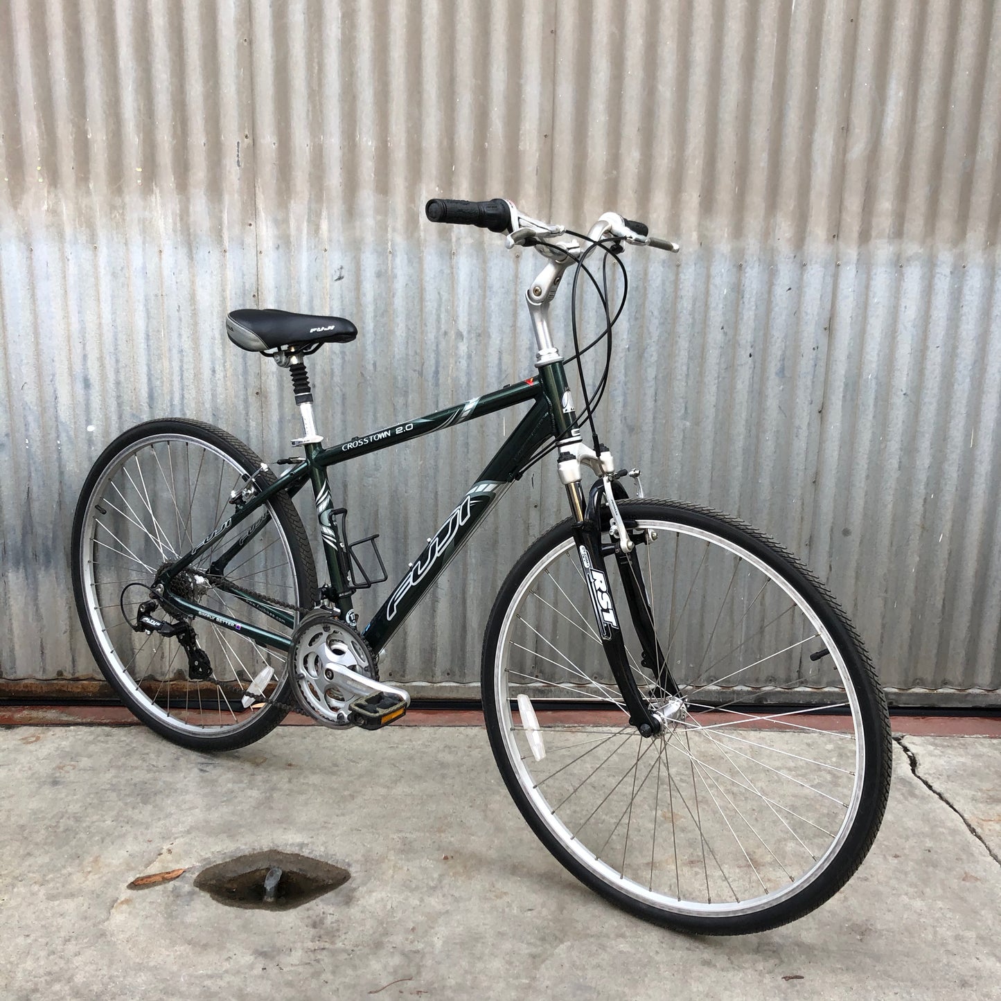 Fuji Basic City Bike - Crosstown 2.0