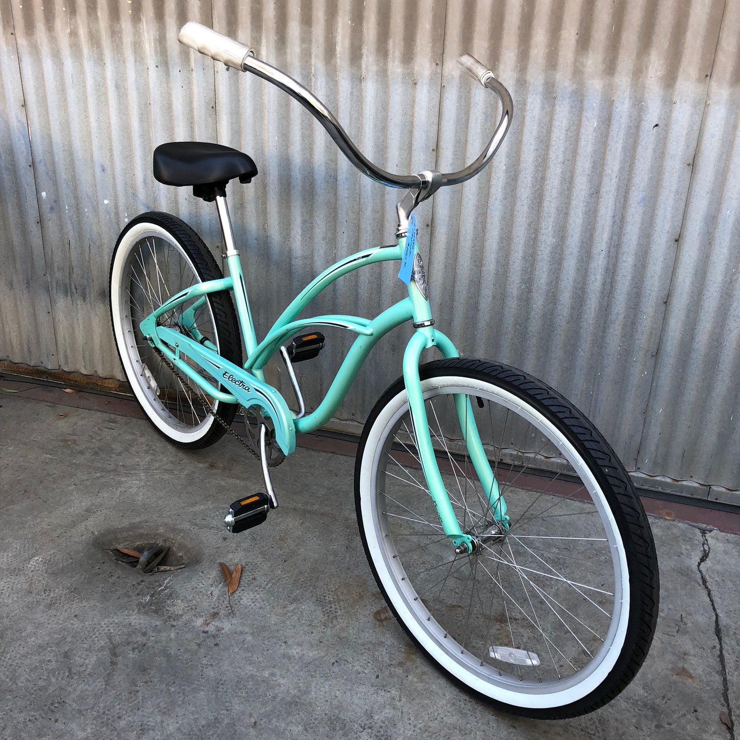 Electra Cruiser - 26" Adult - Very Easy to Ride - Sea Foam Green